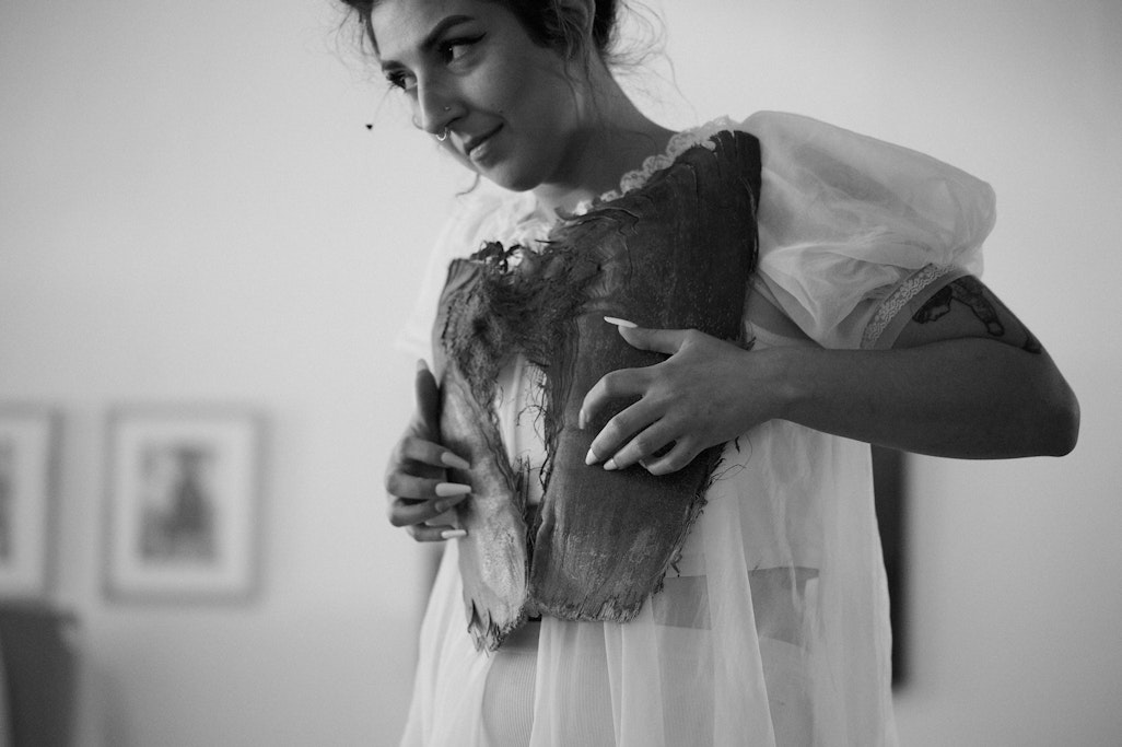 Jasmine Dillavou, performing at the Sound Seance event